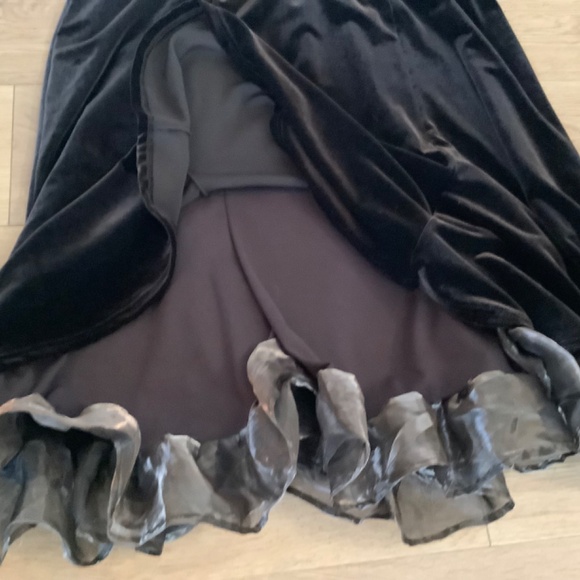 DONNA Velvet Skirt with flounce detail - XL - Picture 4 of 5